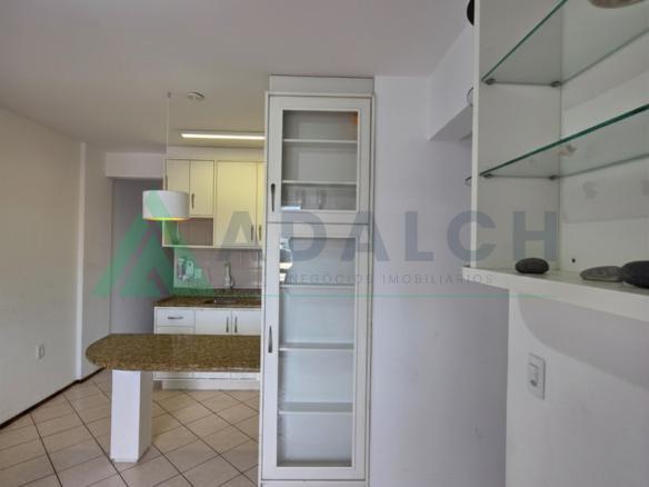 Apartamento com 2 Dormitórios e Saída para a Praia | Centrinho dos Ingleses