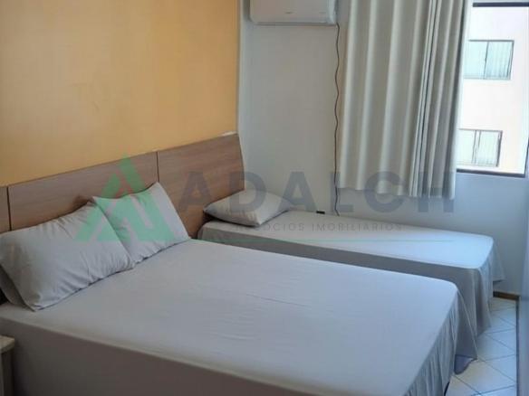 Apartamento mobiliado com 1 dormitório a 30 metros da Praia dos Ingleses