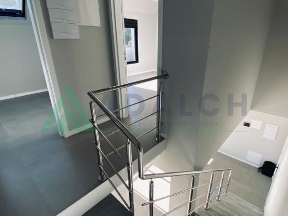 Apartamento Duplex 4 Dormitórios à Venda na Cachoeira do Bom Jesus